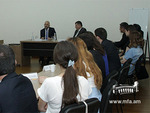 The Ambassador of the Argentina Gonzalo Urriolabeitia at the Diplomatic School 