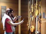 Դիվանագիտական դպրոցի ունկնդիրներն ու շրջանավարտները Երաժշտական գործիքների թանգարանում, Բրյուսել