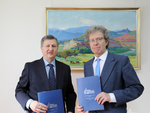 Signing an MoU with the Estonian School of Diplomacy