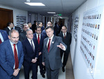 ՀՀ վարչապետ Նիկոլ Փաշինյանը ծանոթանում է Դիվանագիտական դպրոցի 10-ամյակին նվիրված մշտական ցուցադրությանը
