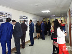 Դիվանագիտական դպրոցի շրջանավարտներն ու հյուրերը ծանոթանում են դպրոցի 10-ամյակին նվիրված մշտական ցուցադրությանը
